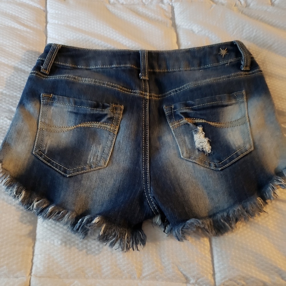LIKE NEW JEAN SHORTS - Picture 4 of 5